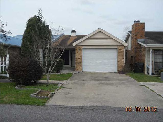 1st image of 213 Lowell Dr