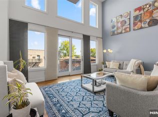 7 Oakdene Ter, Edgewater, NJ 07020