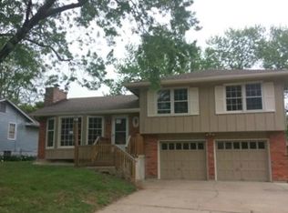 8605 Crescent Ave, Raytown, MO 64138