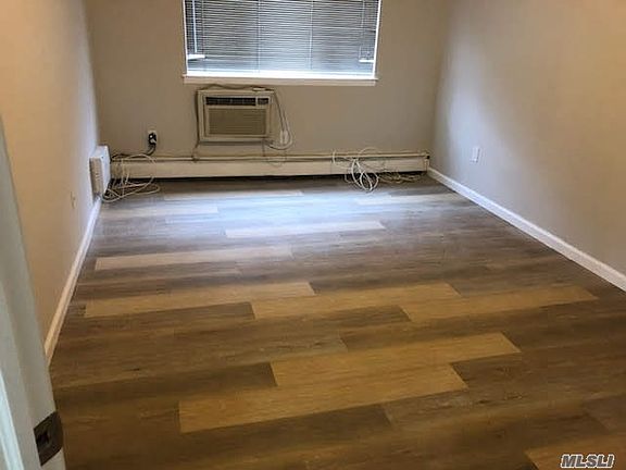 5th image of 7903 Seaview Ave