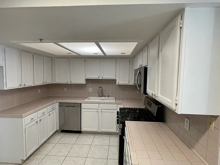 1131 Campbell St #211 — Photo 5