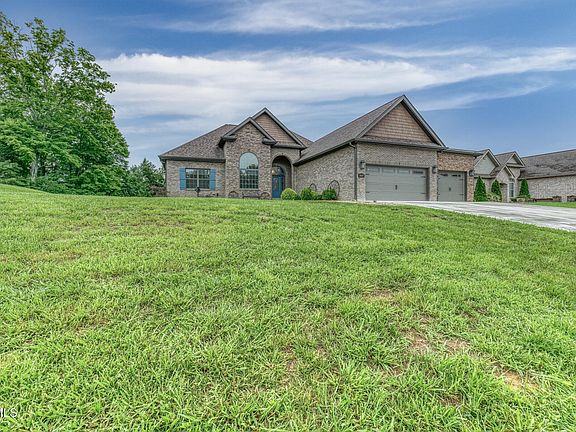 3rd image of 469 Grovemont Pl