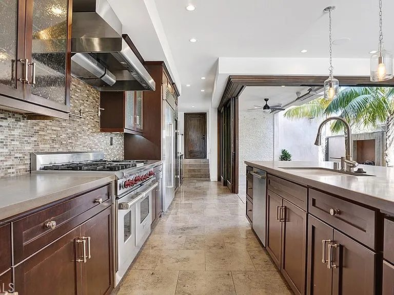 243 Poppy Ave — Photo 13