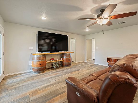 5th image of 1208 Broadmoor Dr