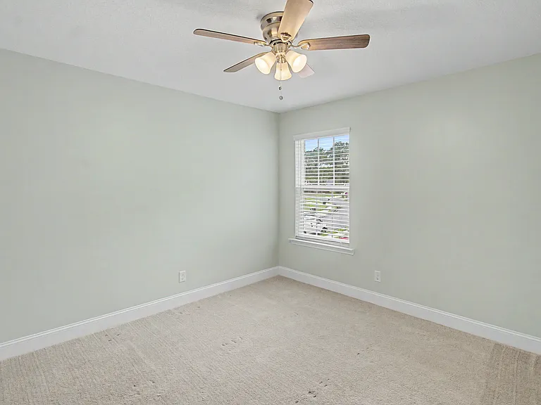 906 Rachel Ln — Photo 15