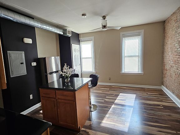 4th image of 926 Belmont Ave #3