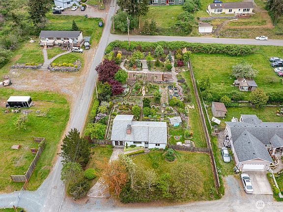 2nd image of 3183 Hawks Prairie Road