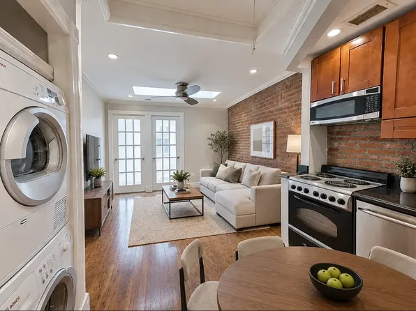 232 W 10th St #1A, New York, NY 10014