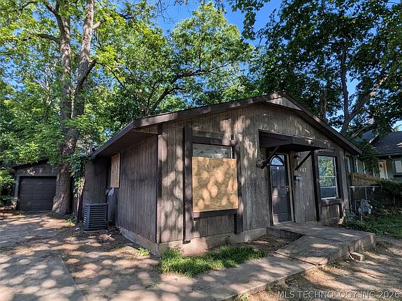 5th image of 407 S Xanthus Ave