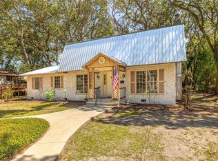 112 Stewart St, Saint Simons Island, GA 31522
