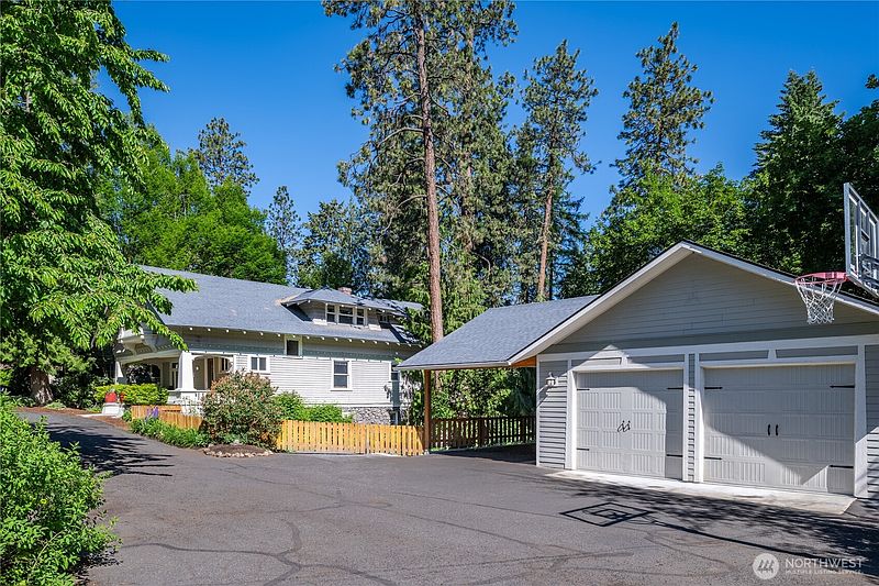 3rd image of 917 E 20th Avenue