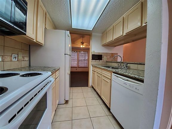 5th image of 8560 Park Ln #73