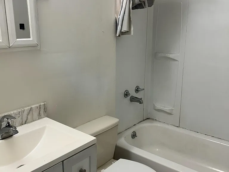 4104 Main St #1 — Photo 4