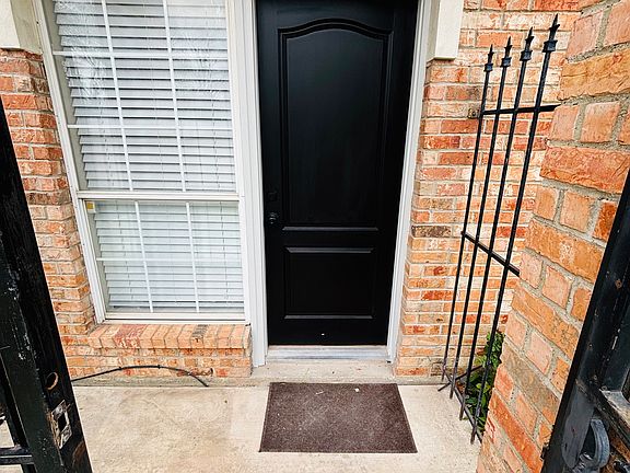 4th image of 4618 Columbia Ave #B