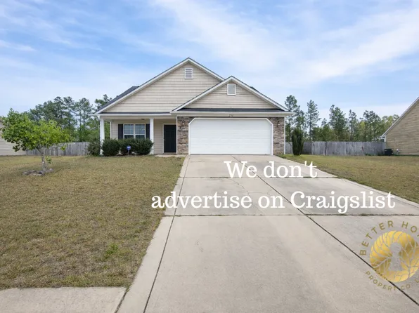 292 Feathers Ln, Raeford, NC 28376