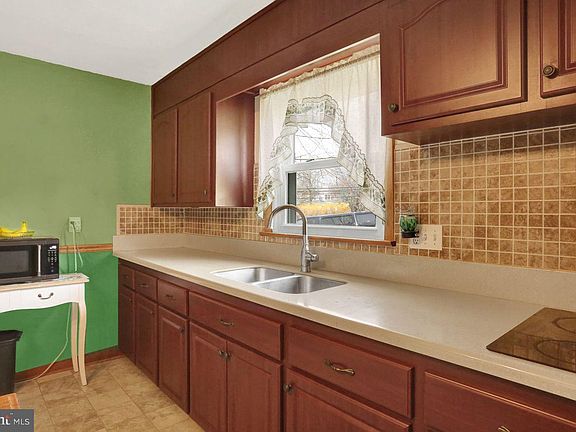 5th image of 54 Grandview Rd