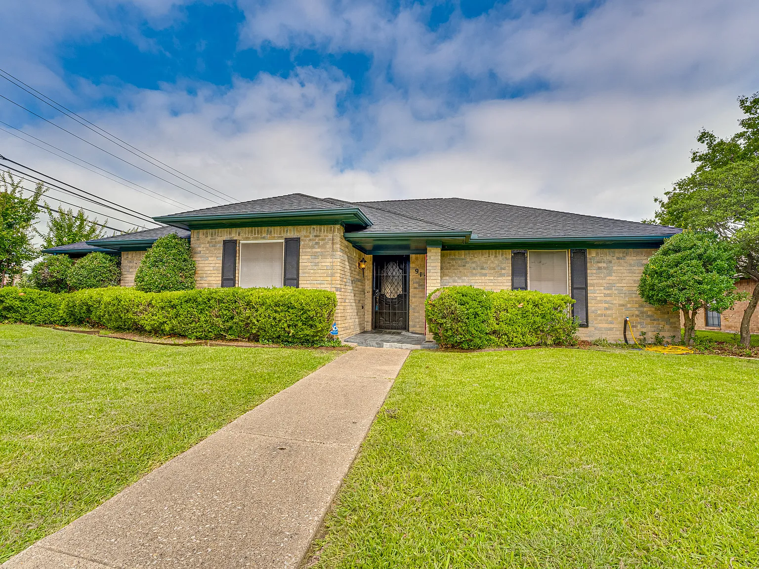 3 bed, 1982 sqft, $2,300 — Photo 3