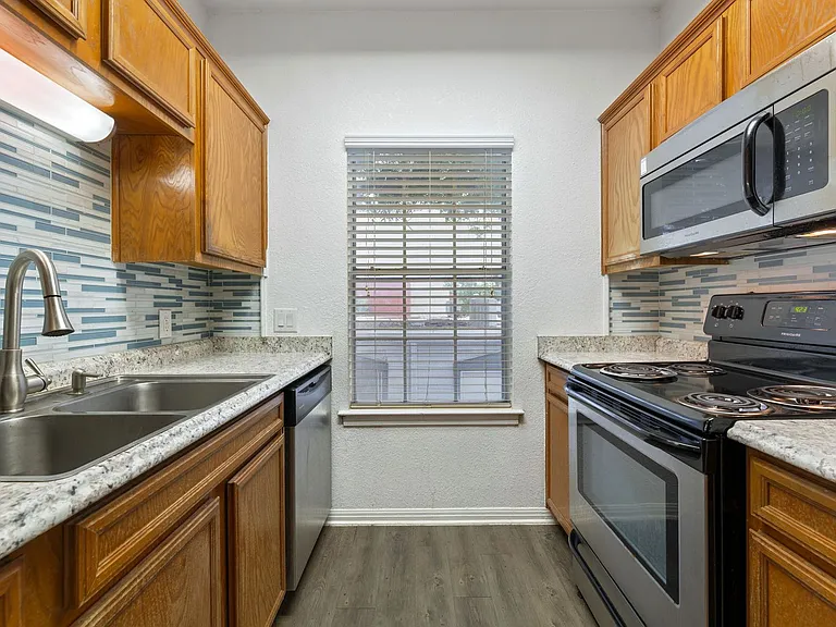 402 Nova Apartments — Photo 10
