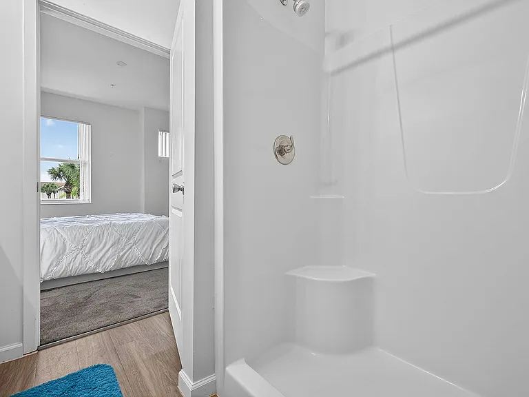 Mirage Bay Apartments — Photo 9