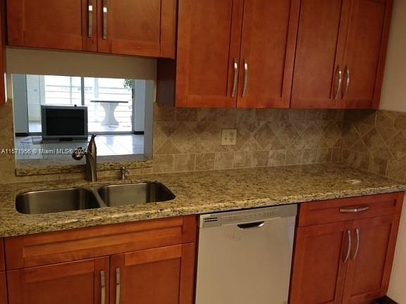 4th image of 200 SE 5th Ave APT 302