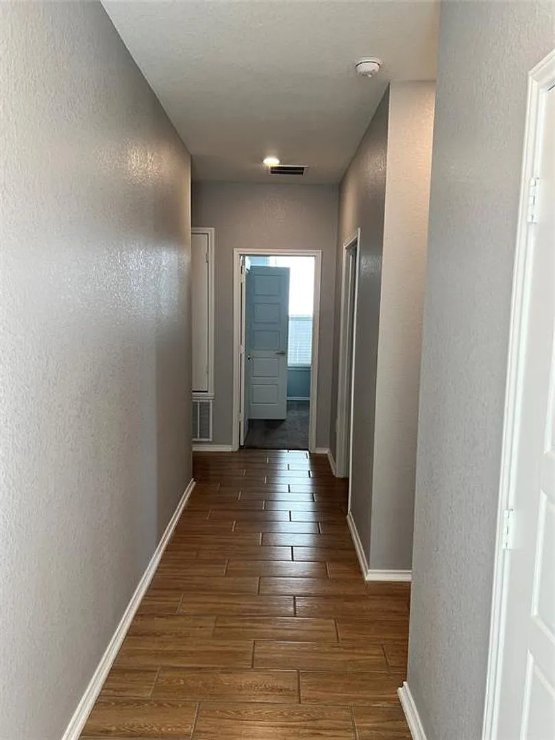 Del Valle Sundance Crossing / 4 bedrooms, 2 baths, 1 story home / Like New built 2021 / Refrigera... — Photo 4