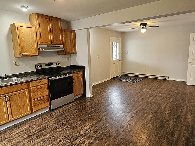 408 Main St — Photo 5