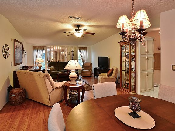 4th image of 2241 Las Fuentes Dr