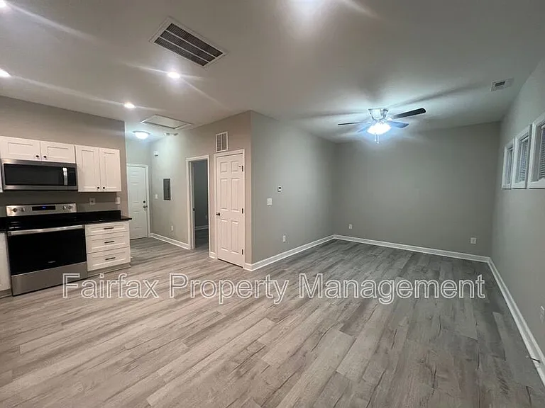 2309 Owen St #B — Photo 9