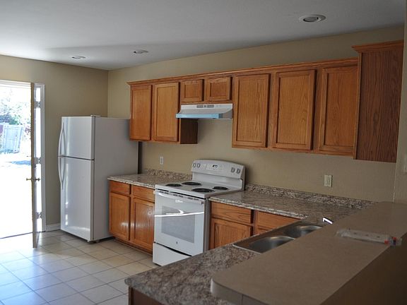 3rd image of 107 Peters St