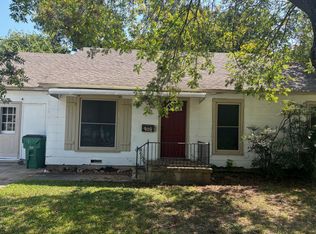 908 S Dixon St, Gainesville, TX 76240