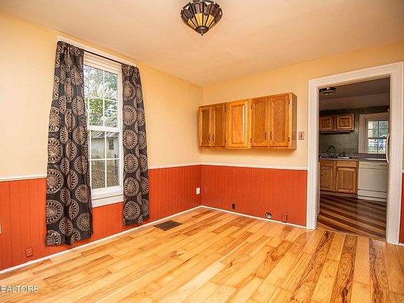 5th image of 212 Mayfield Ave