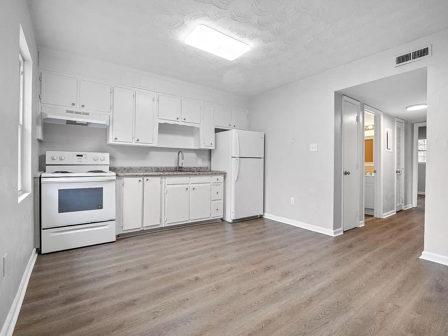 3 bed, 1.0 bath, 790 sqft, $975 — Photo 1