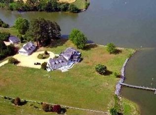 578 Natty Point Ln, Kilmarnock, VA 22482