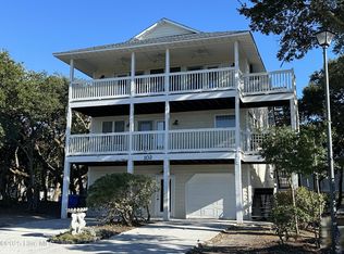 102 S Harbor Dr, Surf City, NC 28445