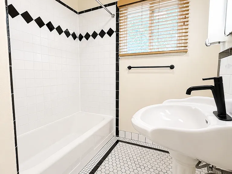 1414 S Hervey St — Photo 13