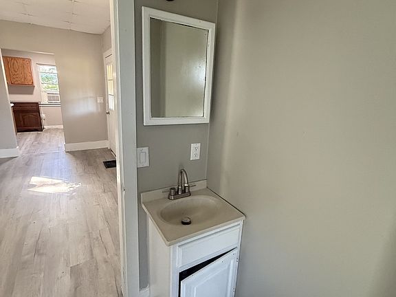 5th image of 809 S 5th St #1