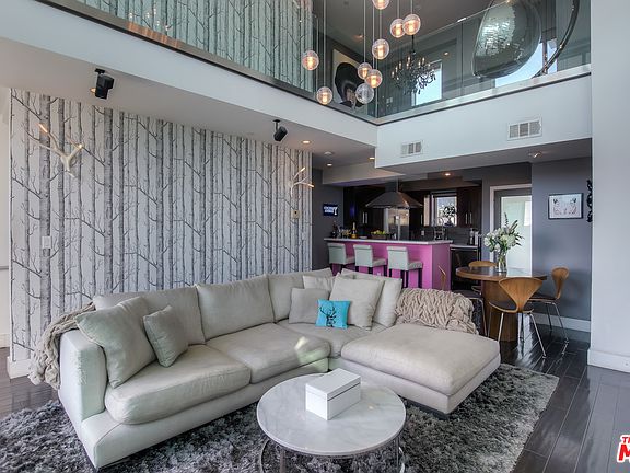 4th image of 912 N San Vicente Blvd APT 5