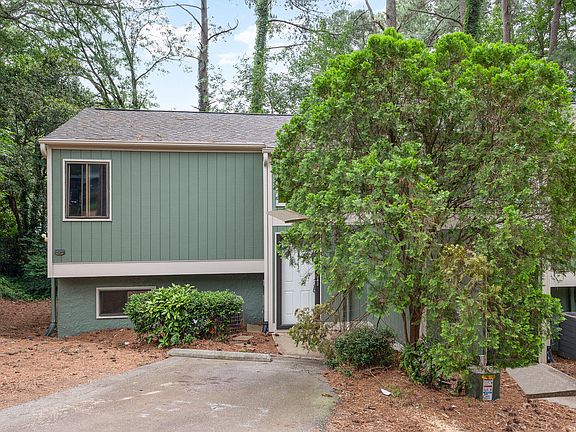 3rd image of 701 Godwin Ct