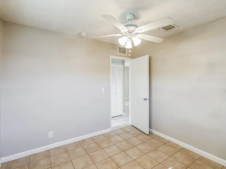 2797 NE 12th Ave — Photo 13