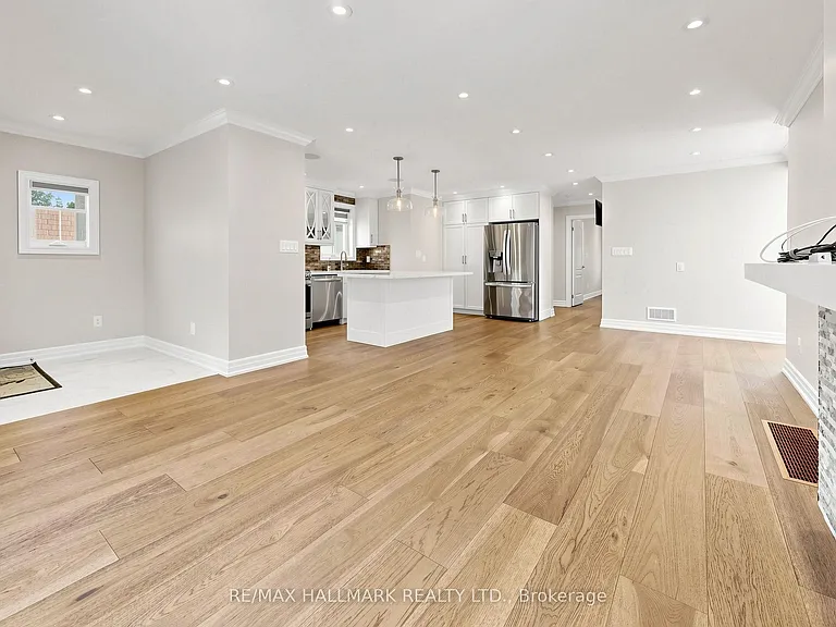 87 Fallingbrook Rd — Photo 3