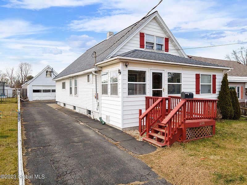 2nd image of 2548 2nd Avenue