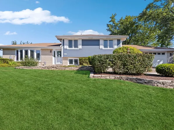 8232 Crestview Dr, Willow Springs, IL 60480