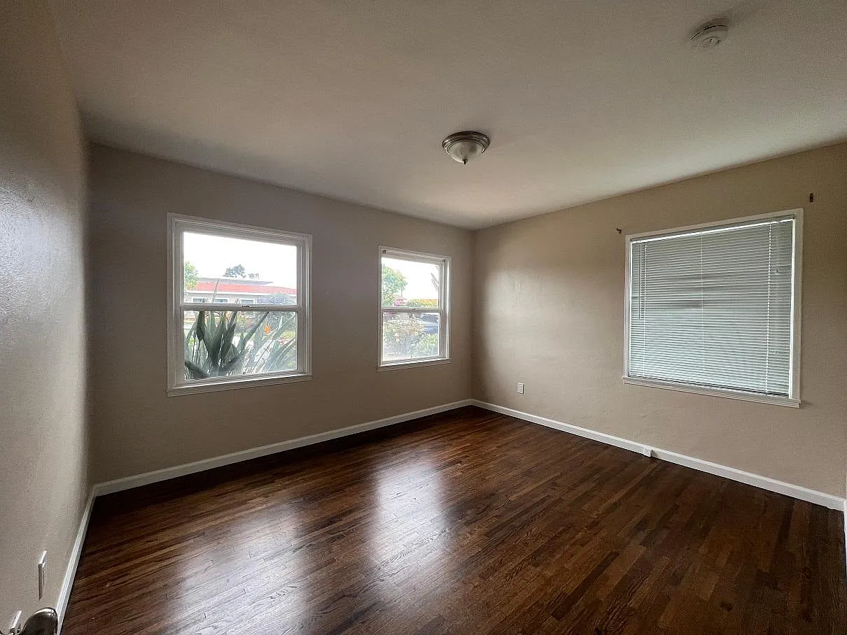 240 Shirley St — Photo 3