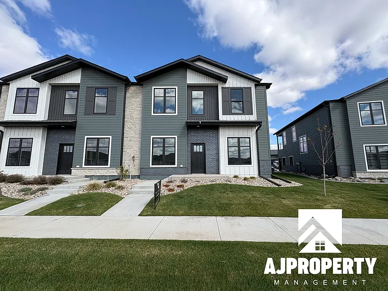 8607 W Shoreline Pl — Photo 1