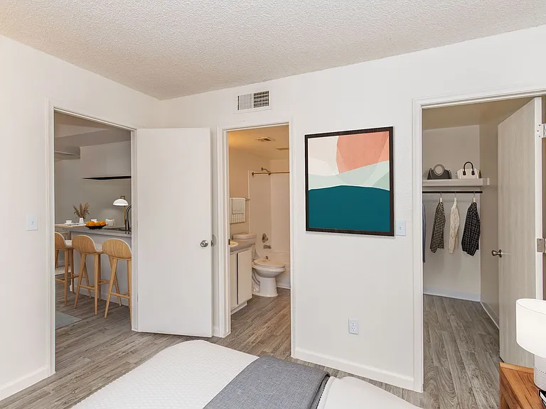 Garden Plaza Apartments — Photo 29