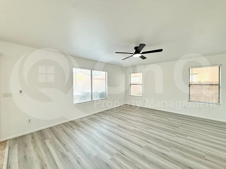 5517 W Wood St — Photo 5