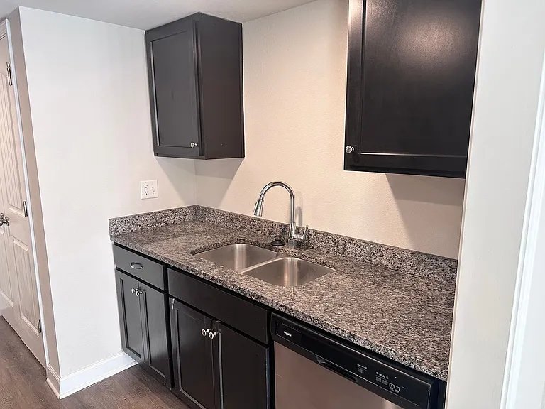 1406 NE Mary Ct — Photo 4