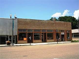 3rd image of 195 W Railroad Ave N