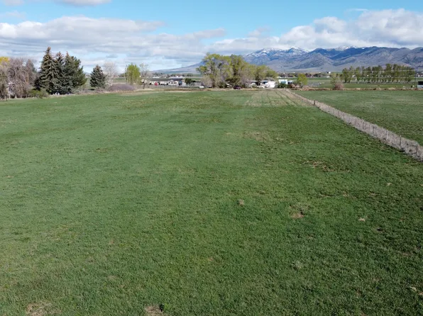 1098 W Samaria Ln, Malad City, ID 83252