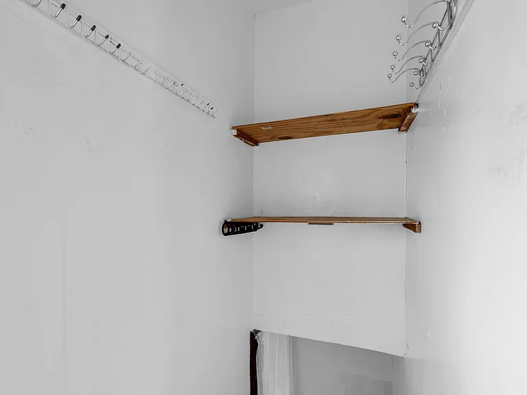 199 Hayward Pl #B — Photo 5